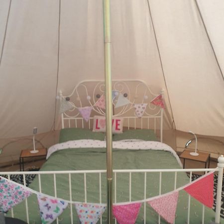 Wildberry Glamping Otel Orgères-la-Roche Dış mekan fotoğraf