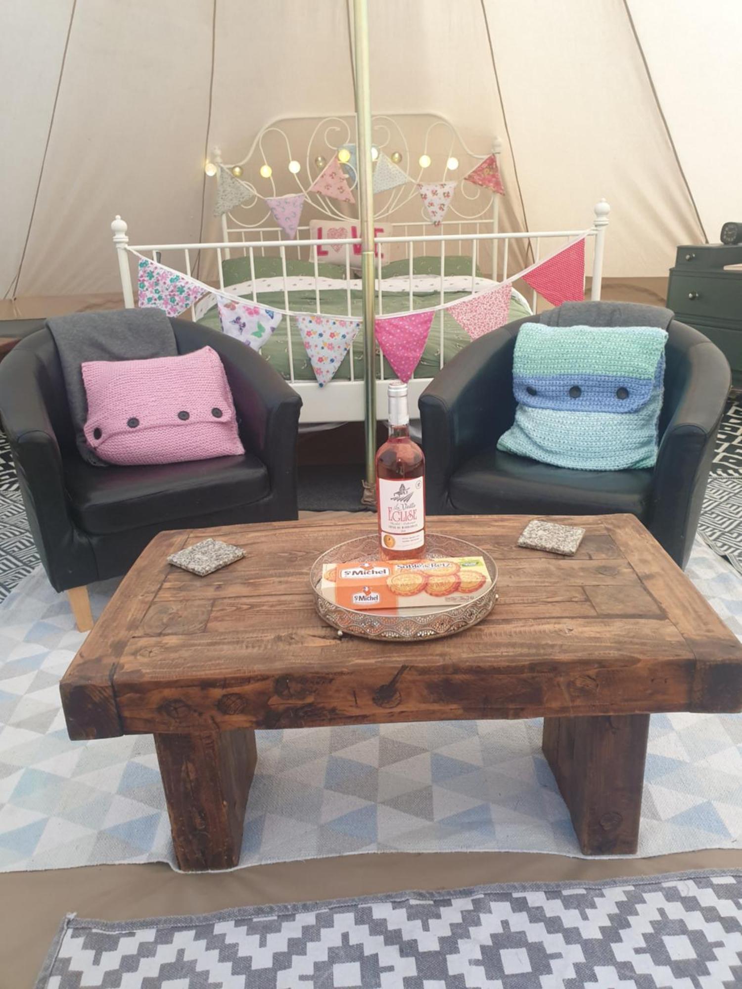 Wildberry Glamping Otel Orgères-la-Roche Dış mekan fotoğraf